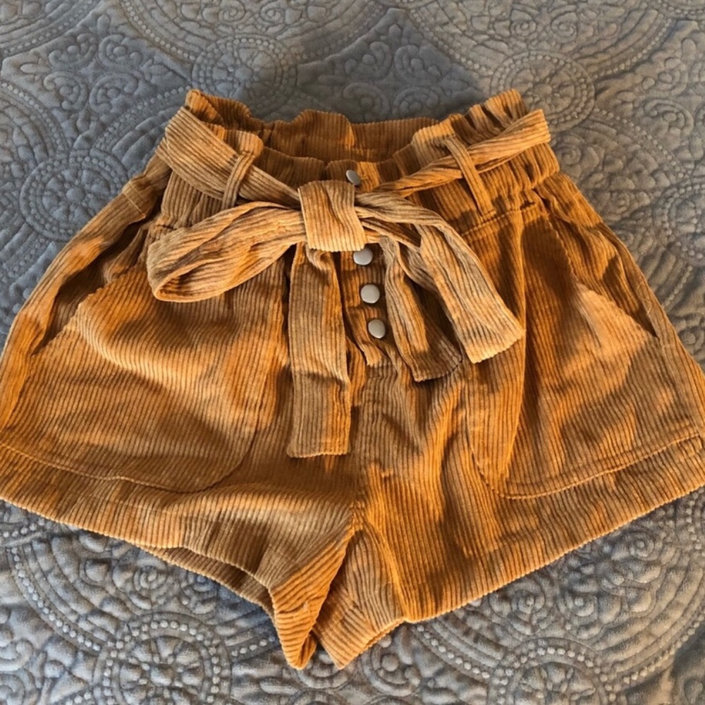 camel belted shorts 🍂